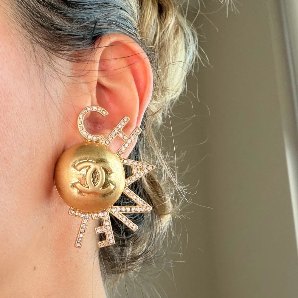 ☀️ Vintage Chanel Rhinestone Logo Statement Clip-On Earrings✨